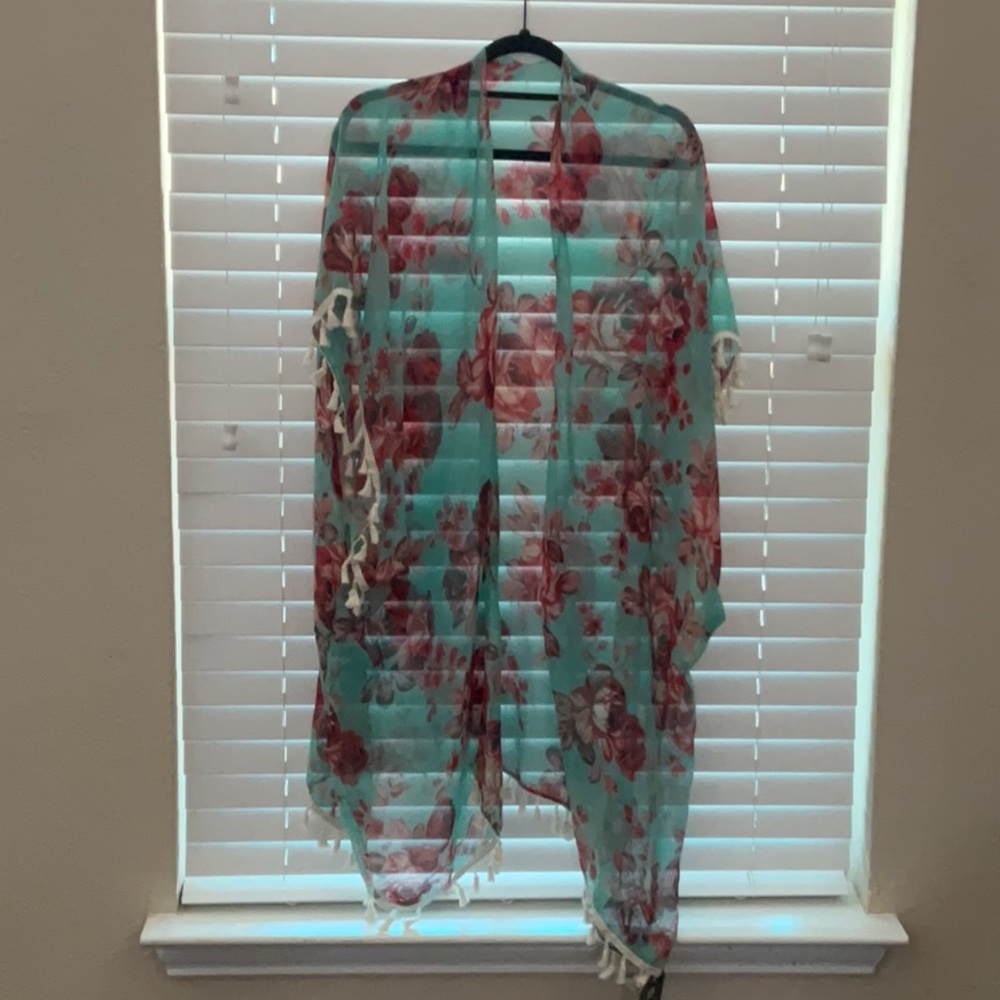 Women’s One Size Floral Kimono With Tassels NWT